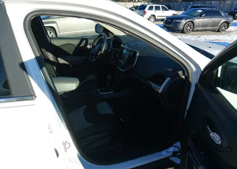 2014 Jeep Cherokee Latitude z USA, uszkodzony, nr VIN 1C4PJMCS4EW124843